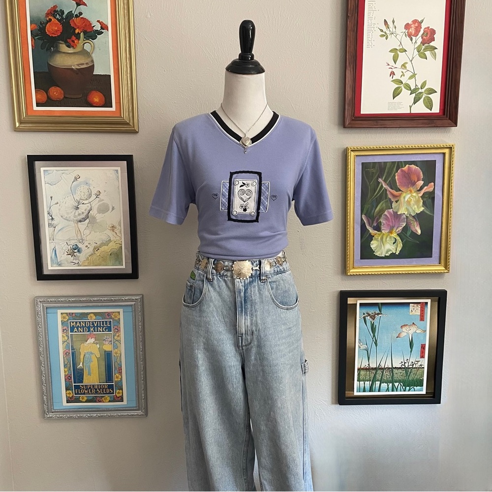 Vintage Lavender V-Neck Graphic Knit Top